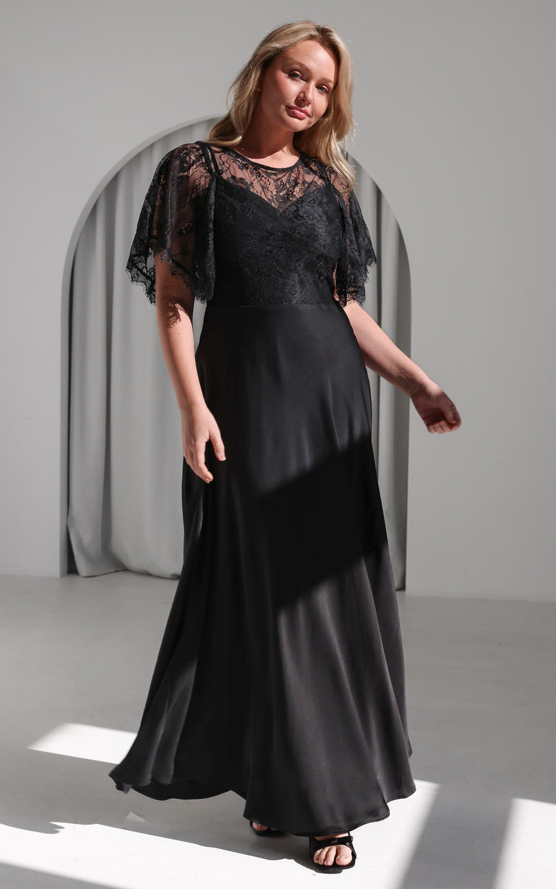 Aurelia Lace Maxi Dress - Black