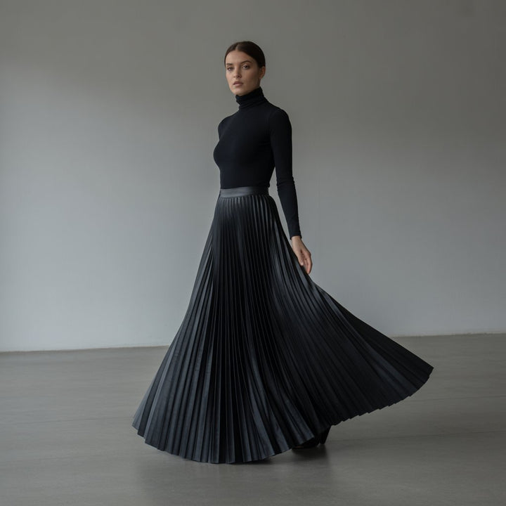 Fashion All Black Skinny Turtleneck T-shirt Pleated Skirt Set